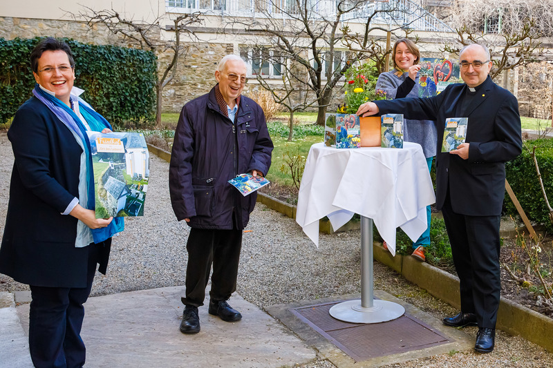 Präsentation der Friedhofsbroschüre: Anna Hollwöger, Hans Frühstück, Michaela Ziegler und Bischof Wilhelm Krautwaschl. / SONNTAGSBLATT, Gerd Neuhold